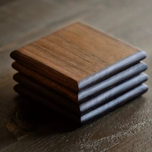 Posavasos Cuadrados de Madera de Nogal y Arce de Primera Calidad, Ecológicos, Personalizables en Tamaño y Grosor, Estilo Moderno, para Hogar, Hotel, Restaurante - Product Image 1