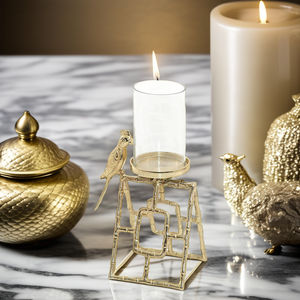 Bougeoir de Noël en métal et verre fini or Design élégant pour la décoration intérieure Fêtes de vacances et événements festifs - Product Image 4