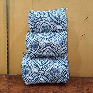 Juego de Bolsas Impermeables Acolchadas de Algodón Minimalistas, Tres Tamaños, Organizador de Cosméticos y Artículos de Aseo para Viaje - Product Image 5