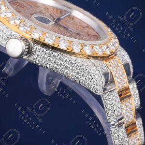 Reloj mecánico artesanal de acero inoxidable con lectura analógica, movimiento automático, diamantes de moissanita de corte redondo, garantía de autenticidad. - Product Image 4
