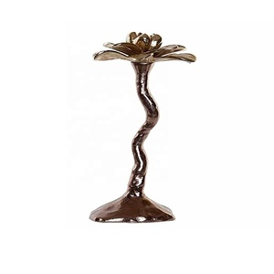 Juego de portavelas de aluminio cónico con cadena brillante plateada, soporte de 2 velas modernista hecho a mano para decoración del hogar y la boda - Product Image 2