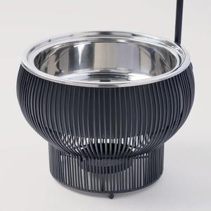 Plato para calentar al por mayor de acero inoxidable redondo, de lujo, negro mate, con tapa cónica, borde plateado y elegante gancho colgante en forma de C. - Product Image 3