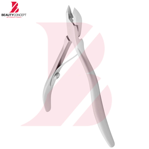 Cortacutículas ergonómico con agarre antideslizante para uso en salón, con mango liso y cuchillas extra afiladas. - Product Image 2