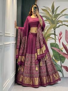 Conjunto Tradicional Indio-Pakistaní de Lehenga Choli Color Granate con Bordado Dorado, Vestido Largo para Bodas, para Mujer - Product Image 6