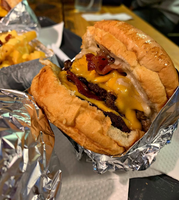 Emballage en papier kraft pour hamburgers, biodégradable, résistant à la chaleur, de qualité alimentaire, revêtement anti-graisse, jetable, pour la restauration rapide à emporter