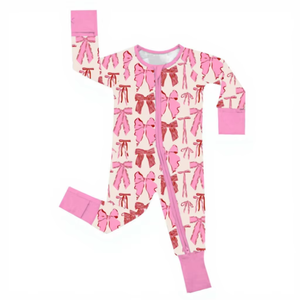 Pijama de bambú orgánico con cremallera para bebé recién nacido, ropa de dormir para niños e infantes, con lazos y cintas personalizados - Product Image 1