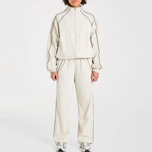 Chaqueta Deportiva y Pantalones Deportivos Blancos para Mujer, Personalizados y de Alta Demanda, con Ribete en Contraste, Ligeros, Traje Deportivo para Mujer - Product Image 1