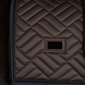 Tapis de selle anglais personnalisables de haute qualité avec doublure en polaire et coton, style dressage, disponibles en différentes tailles et couleurs - Product Image 3