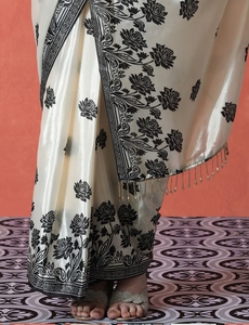 Sari KV de Seda Chinon con Estampado Floral Tradicional, Listo para Usar, con Blusa sin Coser para Fiestas y Eventos - Product Image 6