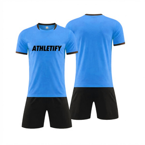 Ensemble de maillots de football personnalisés, kit de football respirant en polyester, ensemble de maillots et shorts de football pour l'entraînement en équipe et les matchs sportifs - Product Image 1