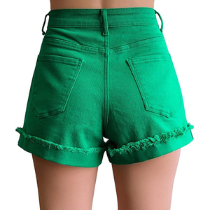 Shorts de mezclilla desgastados con dobladillo sin rematar, abertura lateral curva, tiro alto y lavado azul claro - Product Image 2