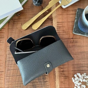 Étui à lunettes classique en cuir marron, rembourré et doux, protection pour lunettes, commandes en gros pour les magasins d'optique LGC-0134 - Product Image 3