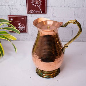Carafe à eau indienne en cuivre martelé, pichet en métal traditionnel, design vintage fait main, durable pour les boissons et les fêtes - Product Image 1