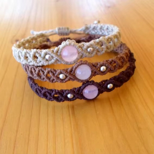 Bracelet en macramé fait main avec pendentif en quartz rose, réglable, bijoux en pierre naturelle, style bohème - Product Image 1