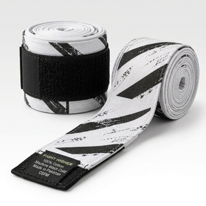Vendas de entrenamiento para manos con material elástico flexible, construcción transpirable, cierre seguro para la muñeca y ajuste cómodo para boxeo. - Product Image 3