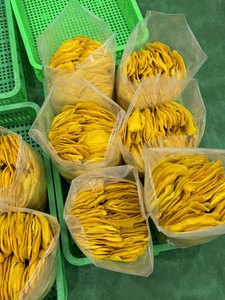 Tranches de mangue séchée moelleuses avec sucre, sucrées et moelleuses, en vrac, mangue séchée AD du Vietnam, vente en gros - Mme Tarina - Product Image 4