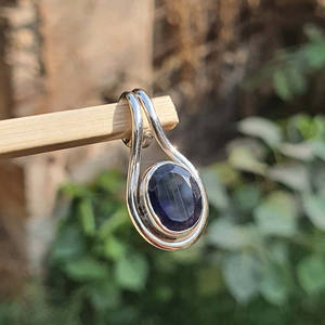 สร้อยคอจี้925แท้สีเงินแท้จี้หินสีฟ้า iolite ขนาด8x6มม. ทำด้วยมืออัญมณีทรงรีชุบทอง - Product Image 3