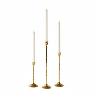 Ensemble élégant et moderne de 3 bougeoirs coniques en métal, finition cuivre, pour mariage, décoration de table ou centre de table. - Product Image 2