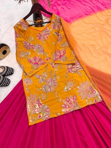 Dernière collection de vêtements ethniques indiens de créateur, personnalisables, pour fêtes, comprenant un haut en soie, un lehenga et un dupatta avec broderies, entièrement cousus, style moderne. - Product Image 5