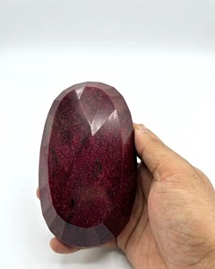 พลอยทับทิมรูปไข่ขนาดใหญ่สีแดงเข้ม ขัดเงาแบบคาโบชอง สำหรับทำเครื่องประดับ ตกแต่ง และบำบัดรักษา - Product Image 3