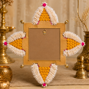 Décoration artisanale Diwali Rangoli avec fleurs pompon, travail miroir et support pour Diya pour la décoration de la maison en période des fêtes - Product Image 3