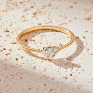 แหวนเพชรทรงหัวใจขนาดเล็ก 14K ทองคำ ประดับเพชรเลี้ยงในห้องปฏิบัติการ - Product Image 1