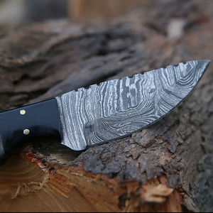 Cuchillo de hoja curva de acero de Damasco hecho a mano con mango de madera para caza, cuchillos afilados con hoja de Damasco. - Product Image 5