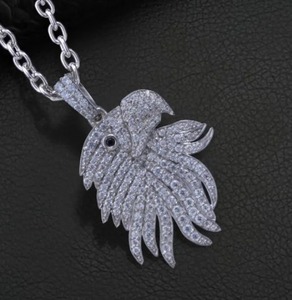Colgante Hip Hop con Incrustaciones de Diamantes Moissanite en Forma de Águila, Regalo para Ella - Product Image 3