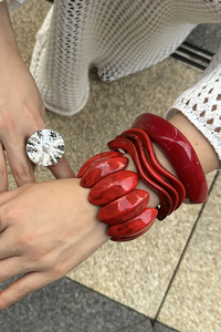 Kaimei 2025 Joyería de Moda al por Mayor, Brazaletes Redondos Grandes de Resina para Mujer, Brazaletes de Resina Acrílica Negros y Blancos para Invierno - Product Image 5