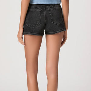 Shorts confortables et décontractés en tissu doux, respirant et léger, pour femmes, avec poches et fermeture boutonnée, style décontracté/chic. - Product Image 5