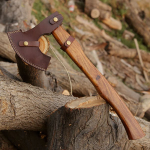Hache en acier Damas de qualité supérieure, tête fabriquée à la main, manche en bois naturel, outil traditionnel pour l'extérieur - Product Image 1