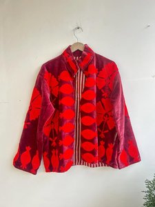 Veste à col tendance pour femme, veste d'hiver faite à la main avec broderie Suzani sur velours respirant, veste courte taille unique - Product Image 2