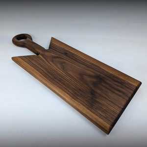 เขียงไม้ทรงสี่เหลี่ยมผืนผ้า UO Art Rustic ทำจากไม้กระถินณรงค์ แข็งแรง ทนทาน ทำด้วยมือ สำหรับหั่นอาหารในครัว ถาดเสิร์ฟแบบคลาสสิก - Product Image 4