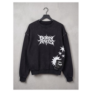 Sudadera negra gruesa con estampado gráfico de Bornraees y detalles de hombros con tachuelas para un estilo urbano atrevido. - Product Image 6