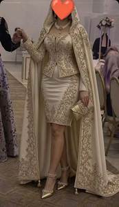 Jupe courte avec robe Badroune brodée sur crêpe banane avec des détails dorés pour mariage/soirée - Product Image 2