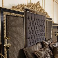 Lit King Size Luxe Personnalisé Noir et Or Royal, Style Antique Européen, Ensemble de Chambre Rembourré en Cuir Capitonnée pour Appartement