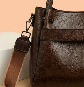 Bolso Tote de Cuero Genuino ZOLO LEATHERS con Logotipo Personalizado, para Mujer, con Asa Superior y Correa Cruzada, Cierre de Cremallera Antirrobo, Estilo Clásico y Moderno - Product Image 3
