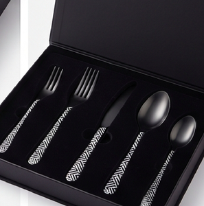 Ensemble de couverts modernes noirs mats avec design de poignée géométrique, compatibles lave-vaisselle, pour utilisation en vaisselle de mariage - Product Image 6
