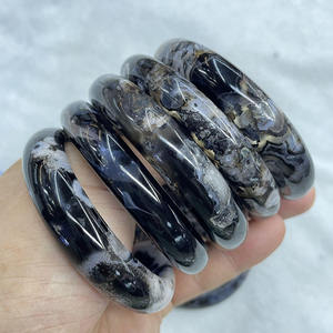 Exportateur d'accessoires de mode, bijoux, articles cadeaux, bracelet tendance de créateur, bijoux modernes pour femmes, bracelet élégant en résine, artisanat en résine - Product Image 4