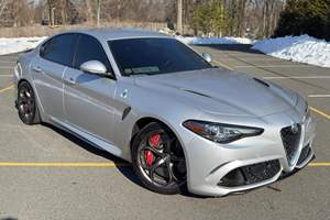 Alfa Romeo Giulia Quadrifoglio ปี <span class=keywords><strong>2018</strong></span> มือสอง สภาพดี 505 แรงม้า เครื่องยนต์ V6 ทวินเทอร์โบ เบรกคาร์บอนเซรามิก ไม่ได้ดัดแปลง - Product Image 4