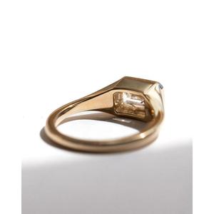 Anillo de Compromiso Solitario de Plata de Ley 925 Chapado en Oro con Moissanita de Corte Esmeralda y Engaste de Puntas, Certificado IGI, Estilo Vintage - Product Image 6