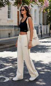 Ensemble de survêtement décontracté pour femme, haut court sans manches noir et pantalon de jogging ample à cordon de serrage crème - Product Image 6