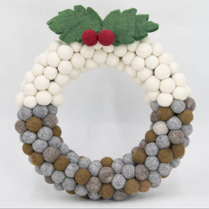 Corona de Pompones de Fieltro Blanco, Gris y Marrón para Decoración Navideña de Puertas - Product Image 1