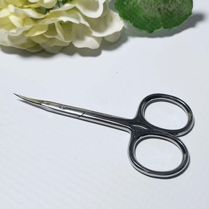 Tijeras de Manicura de Acero Inoxidable con Hoja Curva y Punta Afilada para Recortar Uñas y Piel Muerta - Product Image 3