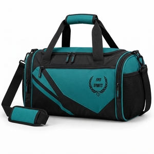 Sac de voyage au design moderne avec intérieur spacieux, fermetures éclair fiables et conçu pour des voyages pratiques et bien organisés - Product Image 6