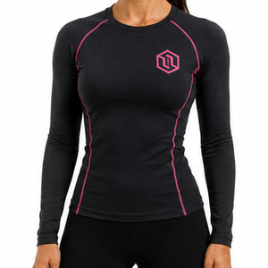 Camiseta Deportiva de Compresión para Mujer con Tejido de Alto Rendimiento, Propiedades de Absorción de Humedad y Diseño Atlético Cómodo - Product Image 5