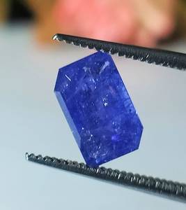 Pierre précieuse tanzanite bleue naturelle, pierre brute étincelante pour la fabrication de bijoux - Product Image 1