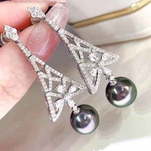 Fabricant en gros, boucles d'oreilles pendantes en perles naturelles de 4-5 mm, style étoile, tissées à la main avec boîte cadeau - Product Image 1