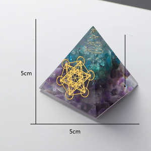 Ornements pyramidaux tendance avec pierre d'améthyste BRUT, gravure laser, design élégant en forme de tour, 5x5cm, décoration intérieure - Product Image 2