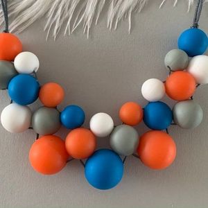 Collier ethnique en résine cristalline et bois pour un look élégant - Product Image 2